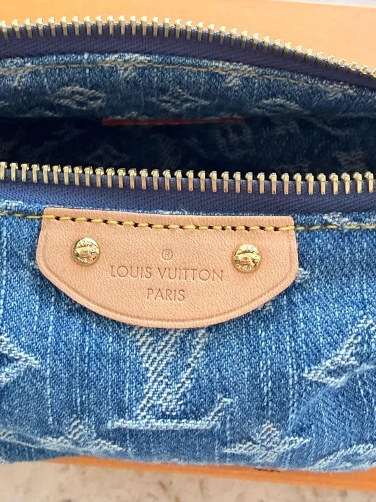 Hills Pochette Denim Monogram Louis Vuitton Bag - Picture 9 of 10